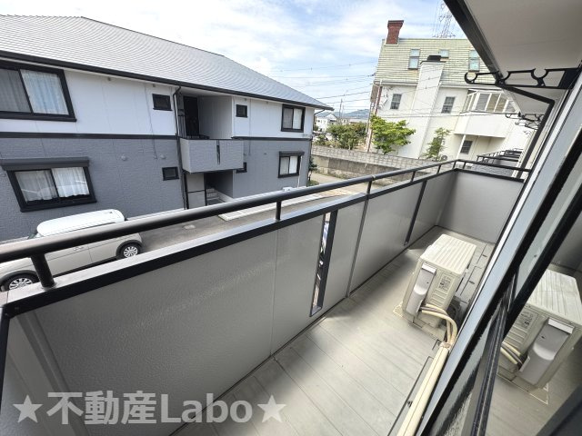 徳島市名東町３丁目のアパートのバルコニー