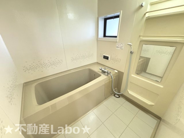 徳島市名東町３丁目のアパートの浴室