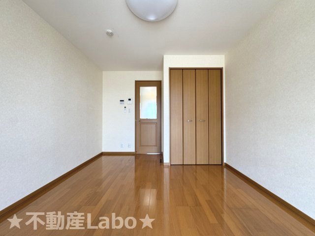 徳島市庄町４丁目のアパートの洋室