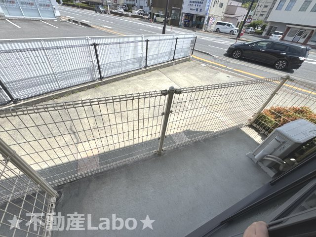 徳島市庄町４丁目のアパートのバルコニー