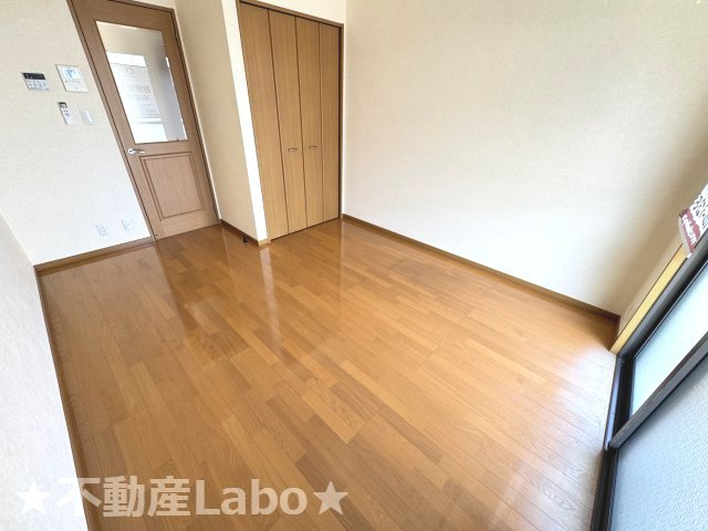 徳島市庄町４丁目のアパートの居間・リビング