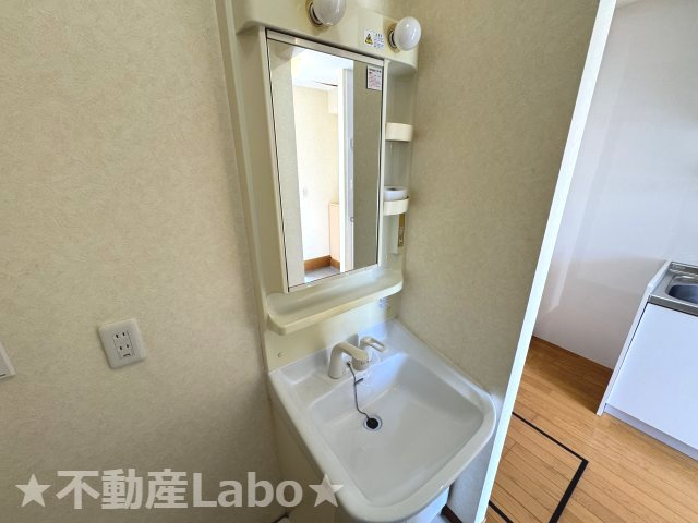 徳島市庄町４丁目のアパートの洗面所