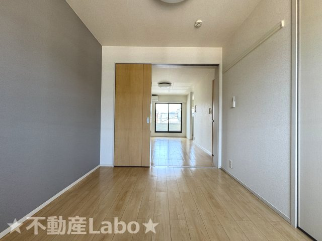 徳島市北沖洲１丁目のアパートの洋室