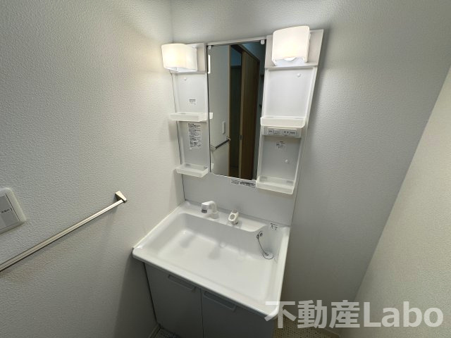 徳島市大和町１丁目の賃貸マンションの洗面所