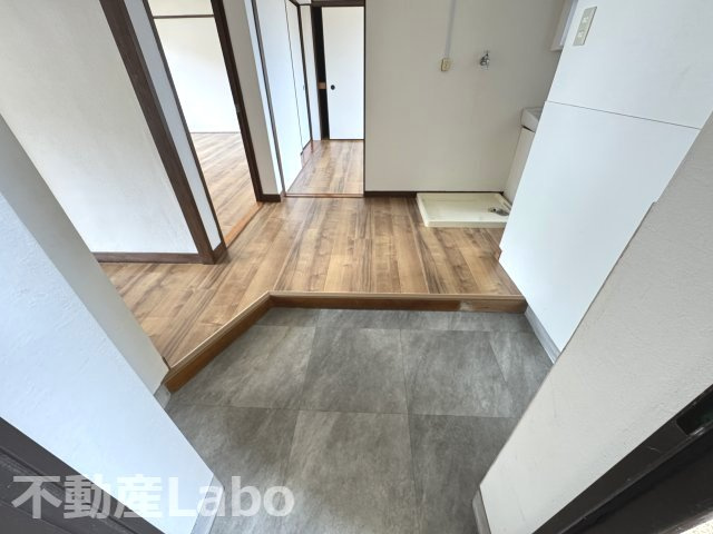 徳島市南庄町３丁目の賃貸マンションの玄関