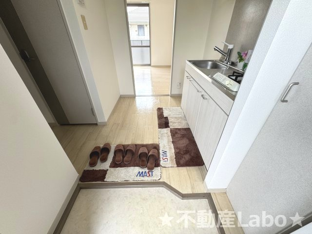 徳島市安宅１丁目のアパートの玄関