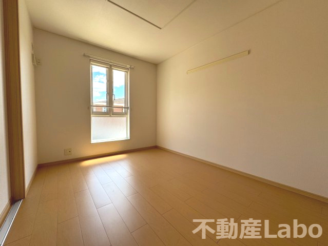 徳島市大原町余慶のアパートの洋室