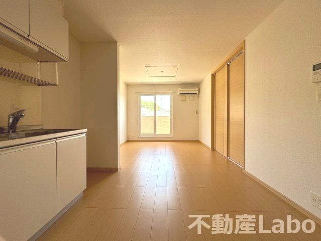 徳島市大原町余慶のアパートの居間・リビング