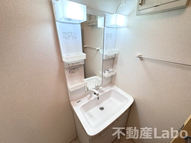 徳島市大原町余慶のアパートの洗面所