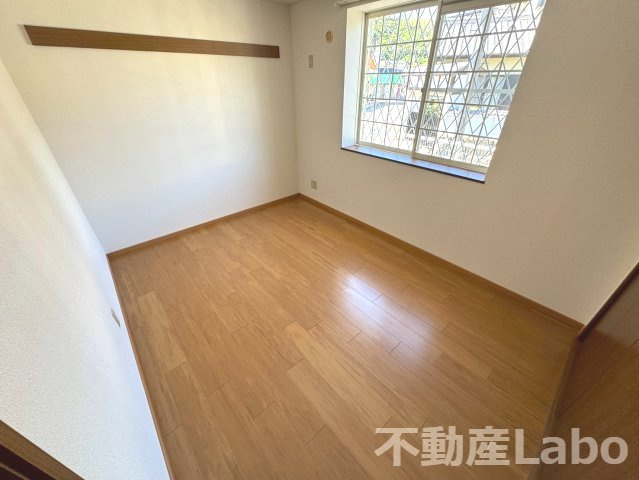 徳島市大原町余慶のアパートの洋室