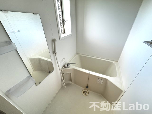 徳島市大原町余慶のアパートの浴室