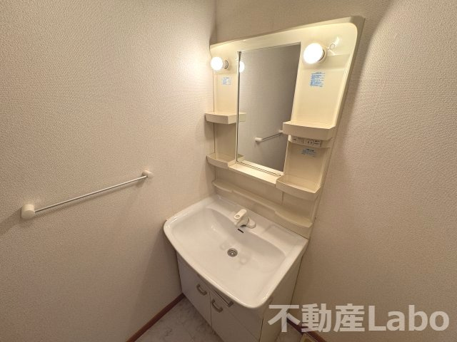 徳島市大原町余慶のアパートの洗面所