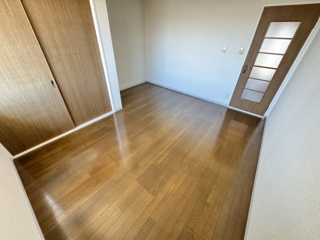 徳島市北沖洲３丁目のアパートの洋室