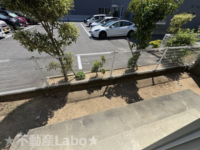 徳島市北沖洲３丁目のアパートのバルコニー