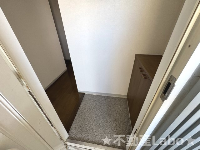 徳島市北沖洲３丁目のアパートの玄関