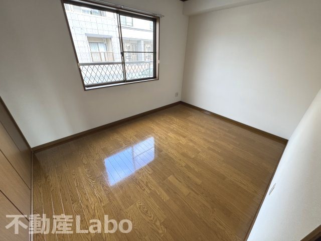 徳島市西新浜町１丁目のアパートの洋室