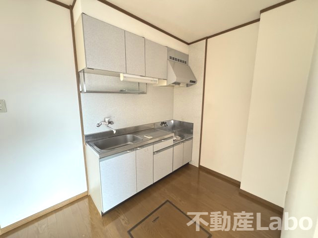 徳島市西新浜町１丁目のアパートのキッチン