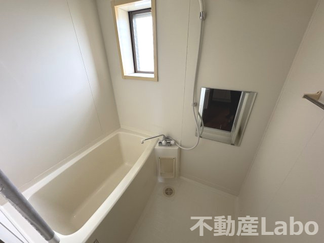 徳島市西新浜町１丁目のアパートの浴室