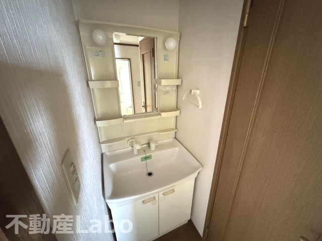 徳島市西新浜町１丁目のアパートの洗面所