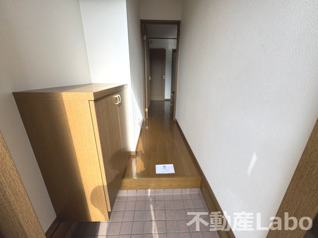 徳島市西新浜町１丁目のアパートの玄関