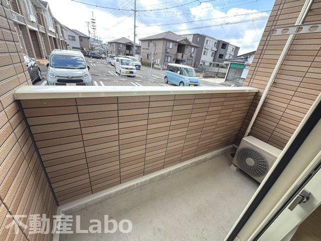 徳島市北島田町１丁目のアパートのバルコニー