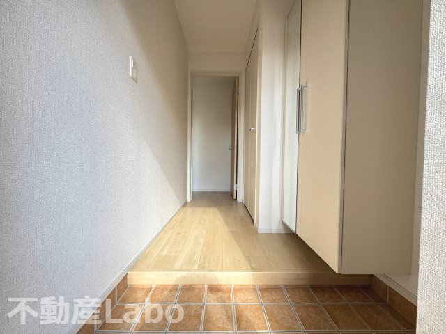 徳島市北島田町１丁目のアパートの玄関