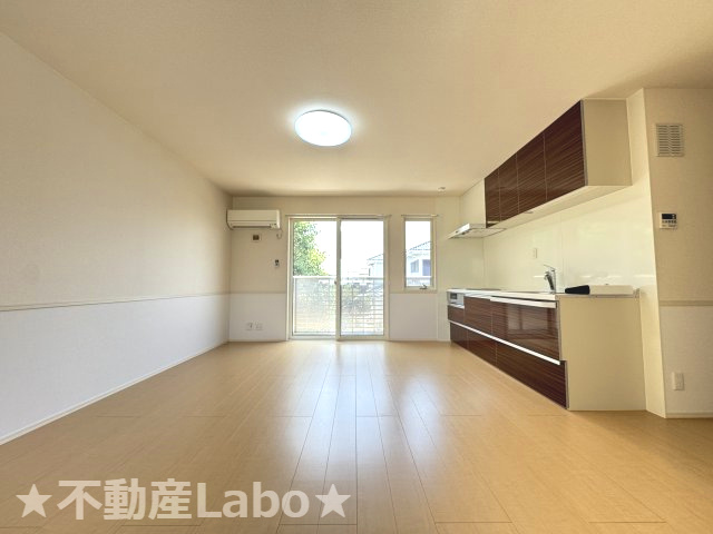 徳島市北沖洲１丁目のアパートの居間・リビング