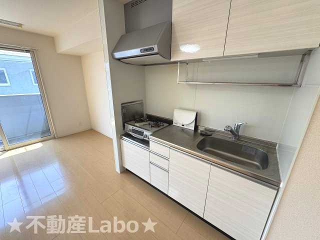 徳島市北矢三町３丁目のアパートのキッチン