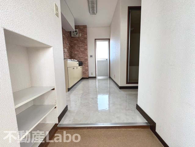 徳島市南矢三町１丁目の賃貸マンションの玄関