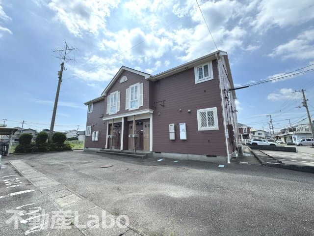 徳島市川内町榎瀬のアパートの駐車場