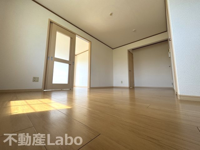 徳島市川内町榎瀬のアパートの居間・リビング