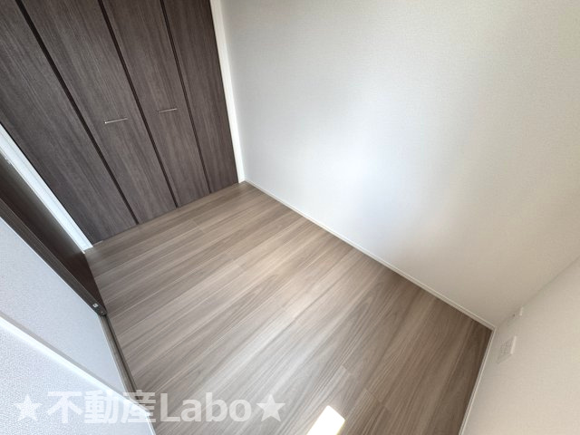 徳島市出来島本町１丁目のアパートの洋室