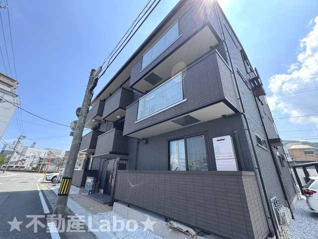 徳島市出来島本町１丁目のアパートの駐車場