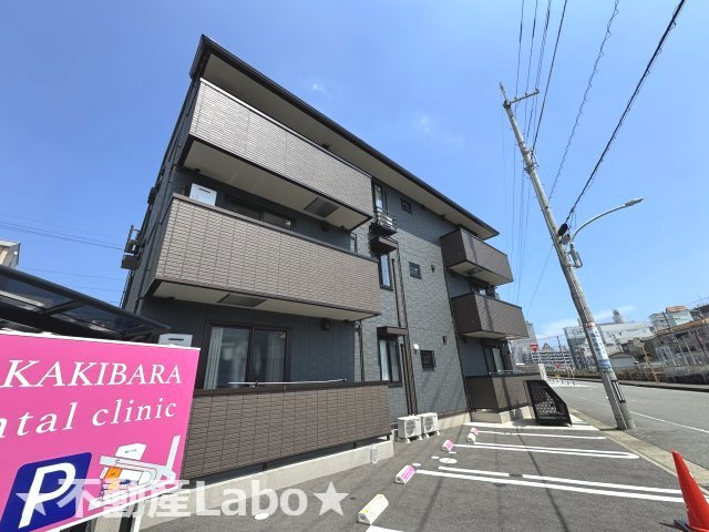 徳島市出来島本町１丁目のアパートの外観