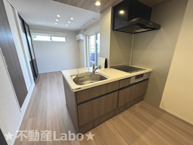 徳島市出来島本町１丁目のアパートのキッチン