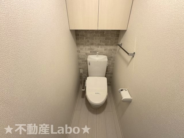 徳島市出来島本町１丁目のアパートのトイレ