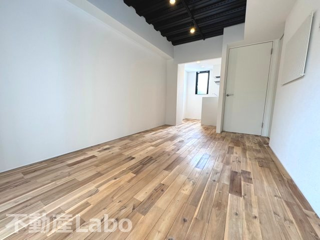 徳島市中常三島町２丁目のアパートの洋室