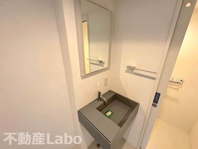 徳島市中常三島町２丁目のアパートの洗面所