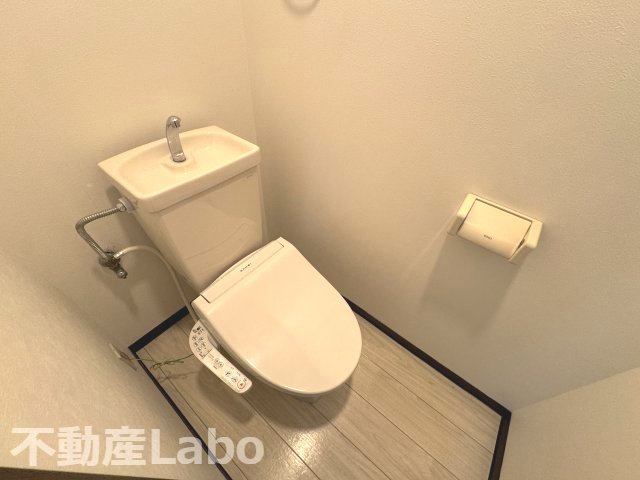 徳島市沖浜東１丁目の賃貸マンションのトイレ