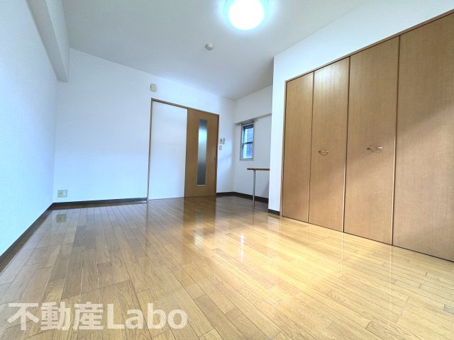 徳島市万代町５丁目の賃貸マンションの洋室