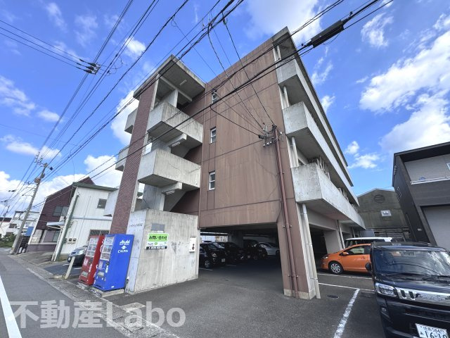 徳島市万代町５丁目の賃貸マンションの駐車場