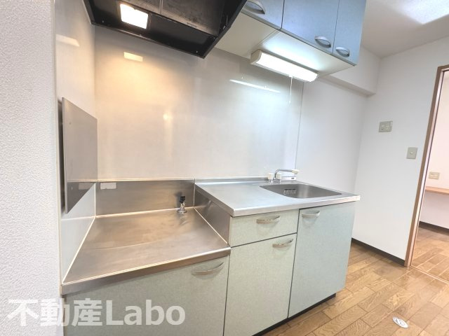 徳島市万代町５丁目の賃貸マンションのキッチン