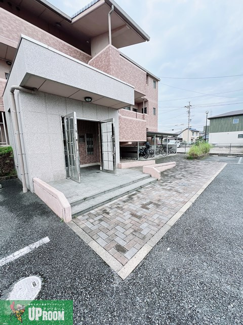 メゾンプチシャトー出口A館の駐車場