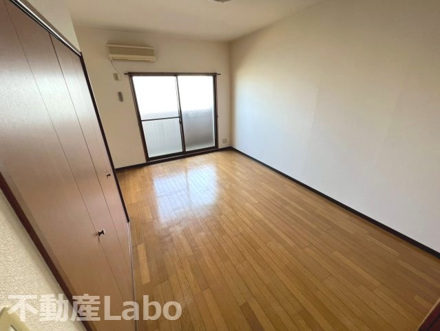 鳴門市大津町矢倉字六ノ越の賃貸マンションの洋室