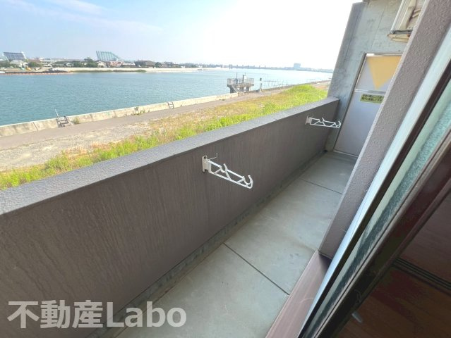 鳴門市大津町矢倉字六ノ越の賃貸マンションのバルコニー