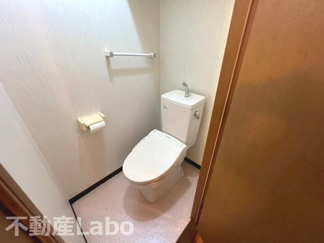 鳴門市大津町矢倉字六ノ越の賃貸マンションのトイレ