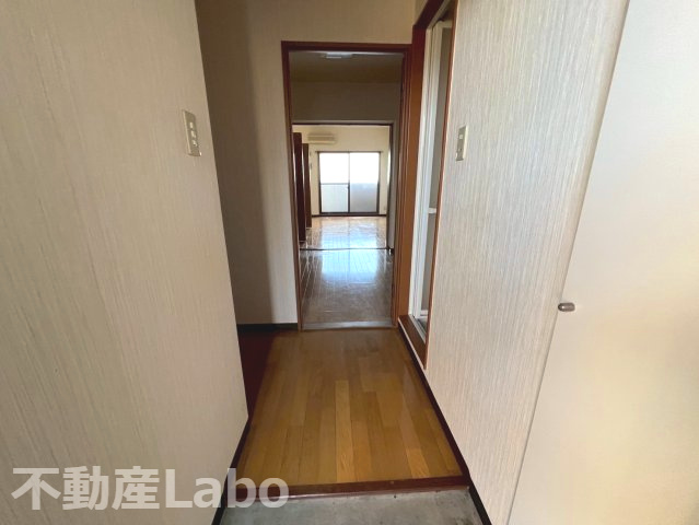 鳴門市大津町矢倉字六ノ越の賃貸マンションの玄関