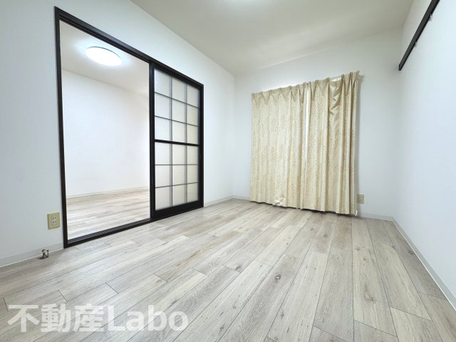 徳島市上助任町三本松のアパートの洋室