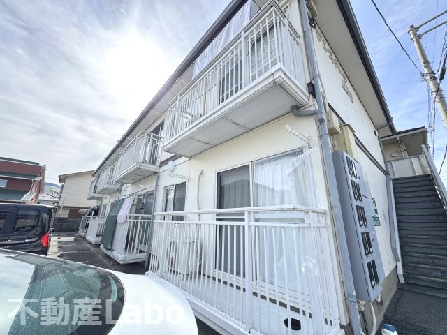 徳島市上助任町三本松のアパート