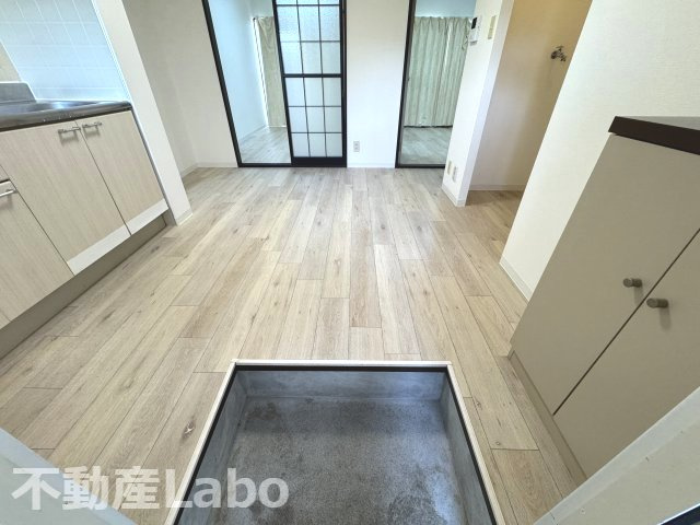 徳島市上助任町三本松のアパートの玄関